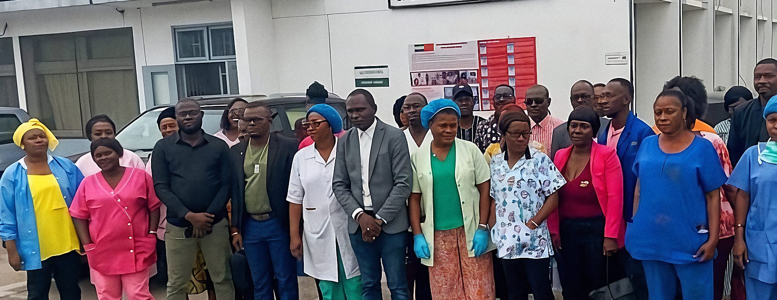 Vue extérieure d'un bâtiment hospitalier à Libreville