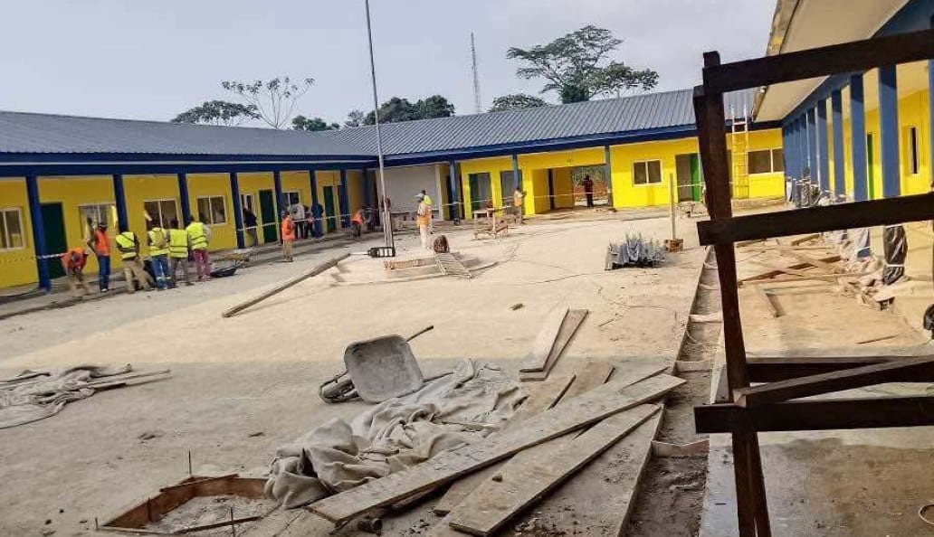 Bâtiment scolaire en construction avancée à Makongonio
