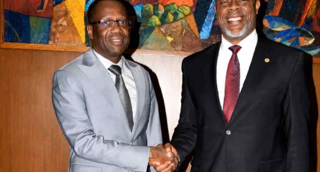 Carte stylisée de l'Afrique avec des lignes de connexion reliant la zone CEMAC au reste du continent