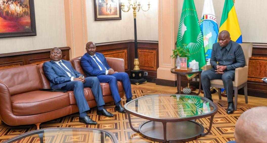 Le Président de la République gabonaise au moment de son départ pour N'Djamena