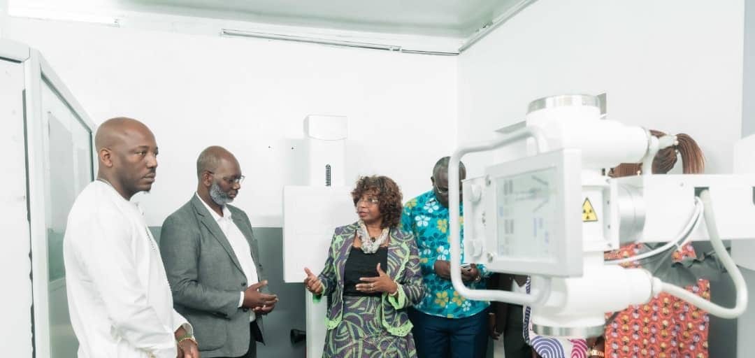 Vue extérieure d'un établissement de santé privé à Port-Gentil, au Gabon