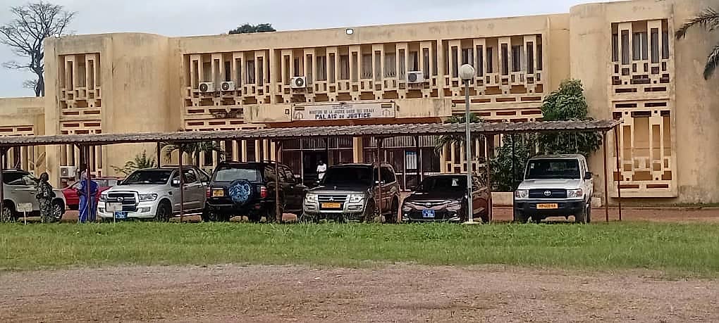 Bâtiment du tribunal de Mouila, symbole de l'institution judiciaire gabonaise