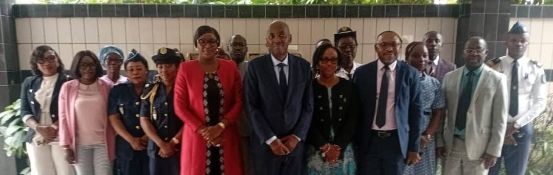 Atelier officiel réunissant des responsables gabonais et des Nations unies sur la justice pénale.
