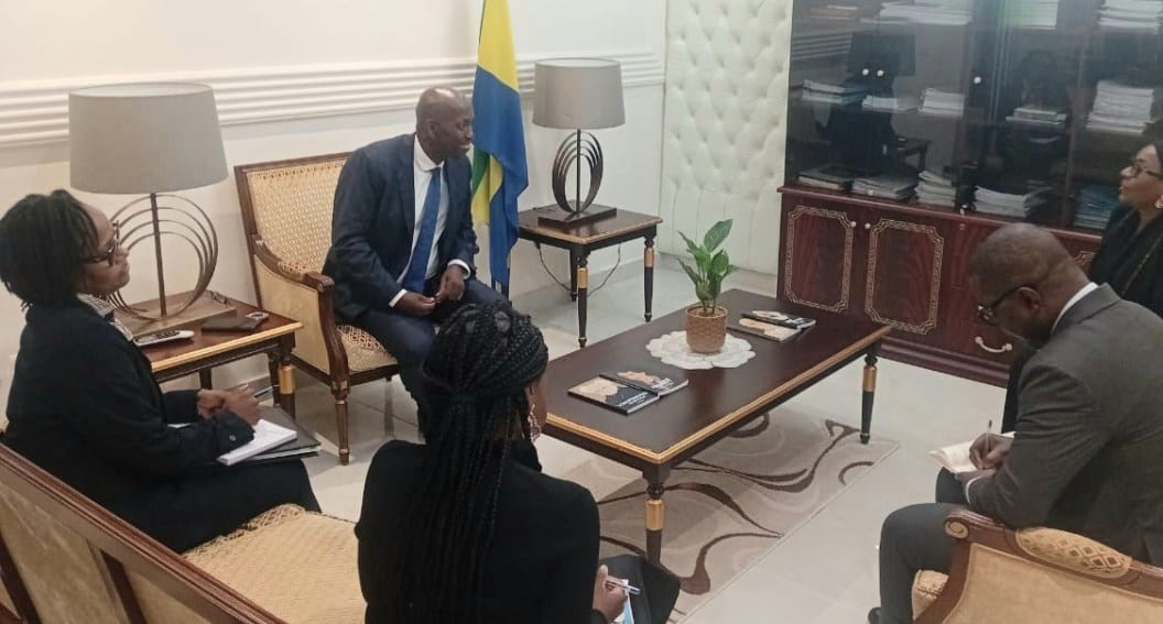 Bâtiment institutionnel évoquant une école de formation judiciaire au Gabon