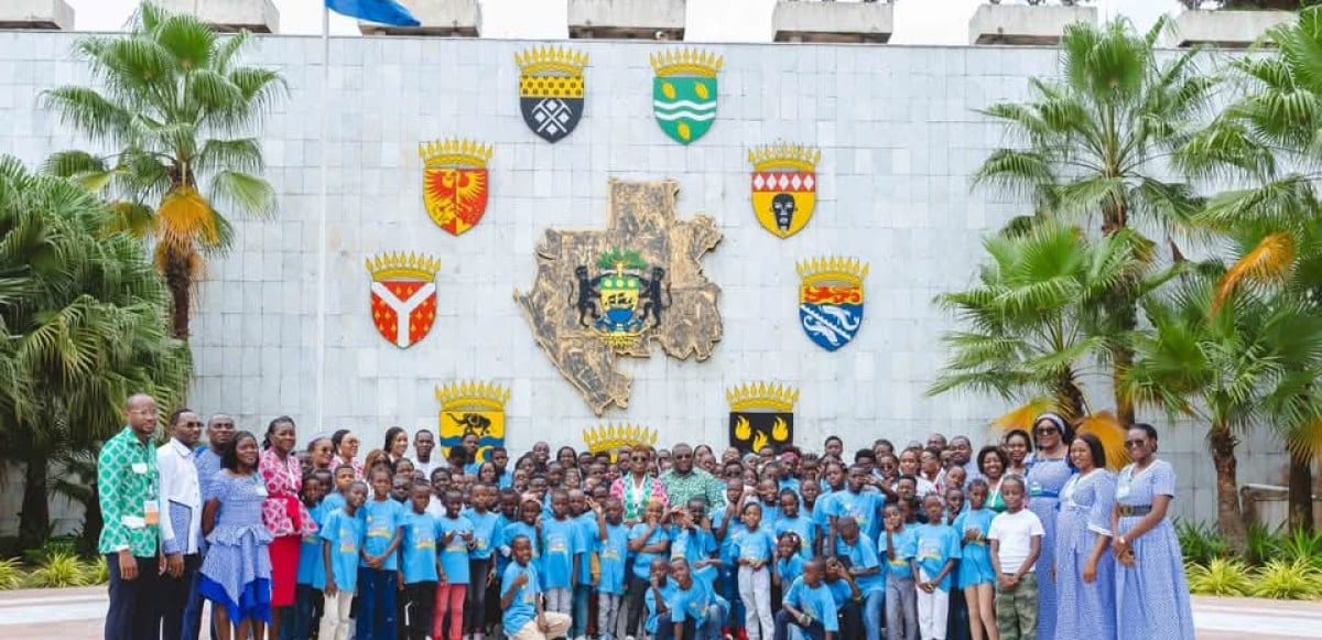 Vue extérieure du Palais présidentiel gabonais sous un ciel dégagé