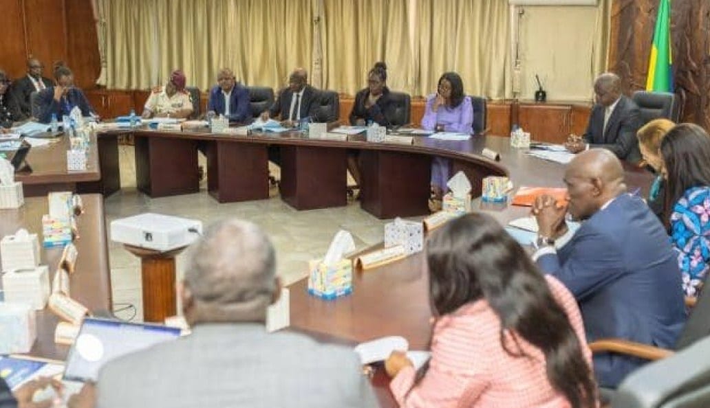 Guichet d'accueil d'une caisse d'assurance maladie au Gabon