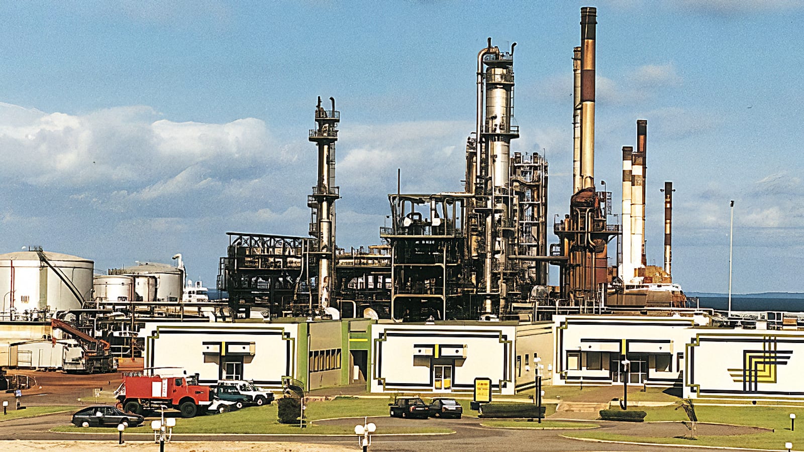Installations industrielles de la raffinerie Sogara à Port-Gentil, Gabon