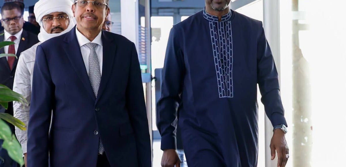 Rencontre diplomatique entre un responsable de l'Union africaine et des autorités maliennes à Bamako