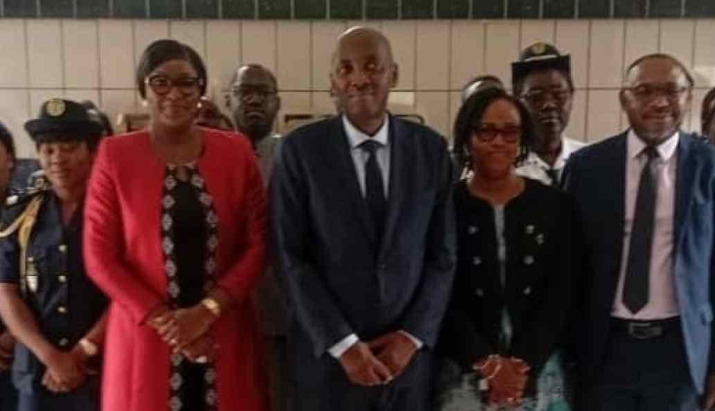 Salle de réunion à Libreville lors d'un atelier ministériel sur la justice