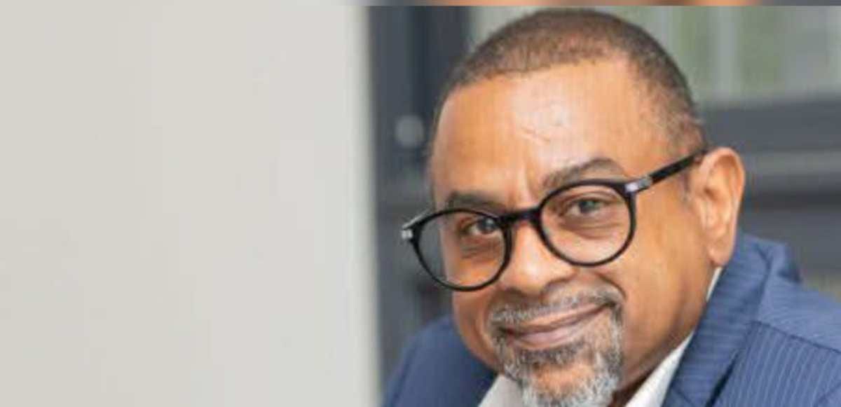Cuves de stockage de produits pétroliers dans une installation industrielle au Gabon