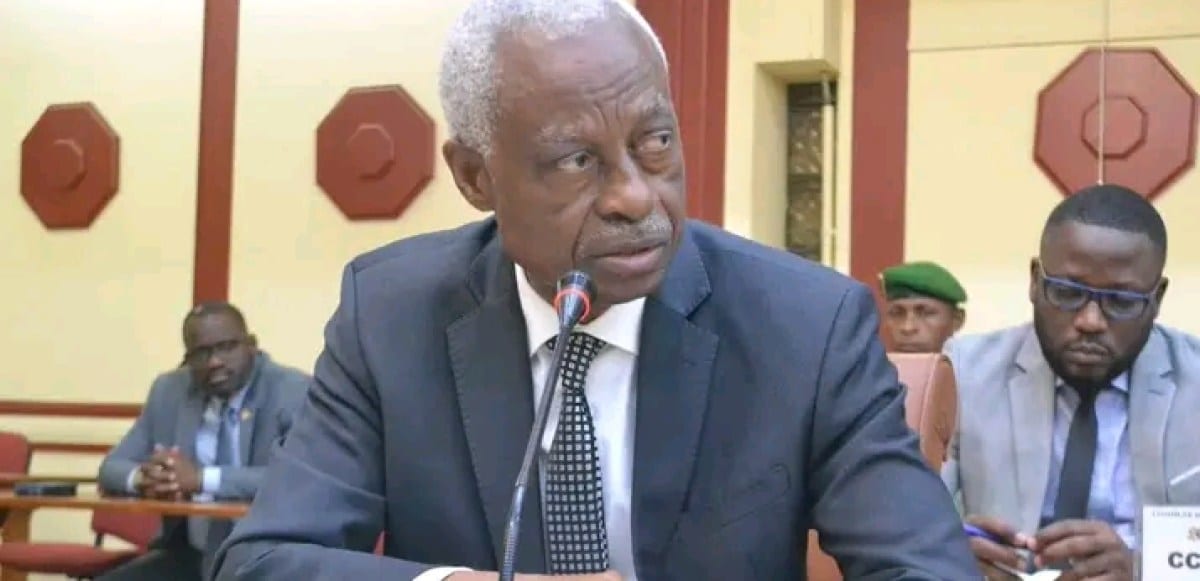 Trottoir de Libreville envahi par des étals de commerçants ambulants