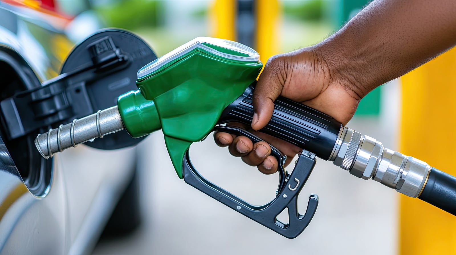 Pompe à carburant dans une station-service