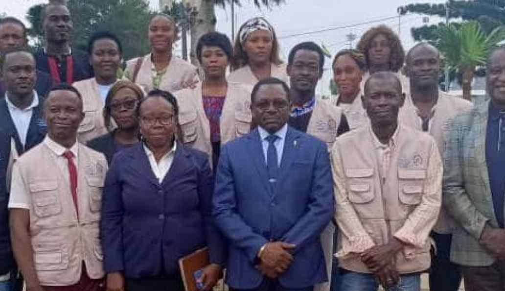 Réunion officielle d'agents de santé communautaire dans un gouvernorat au Gabon