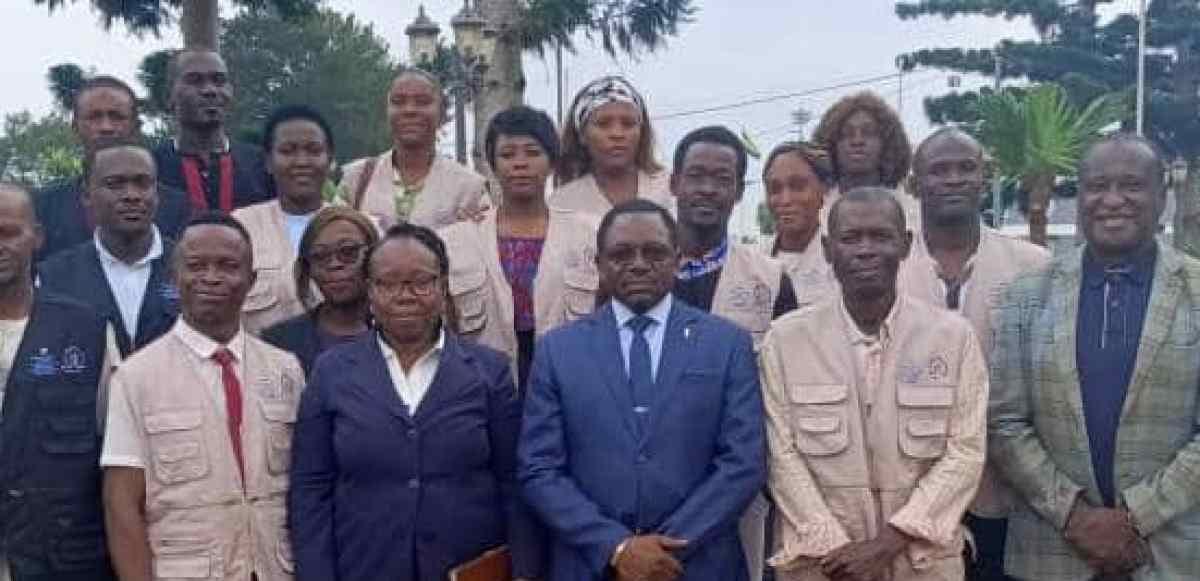 Groupe d'agents de santé communautaire lors d'une cérémonie au Gabon