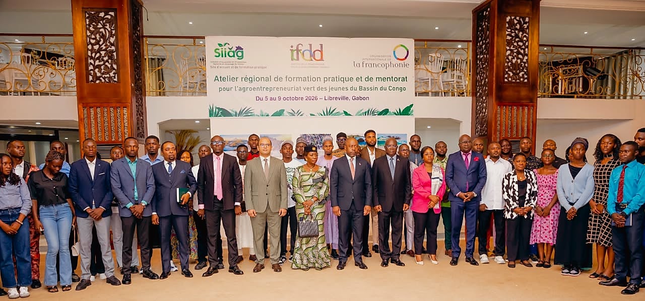 Jeunes en formation à l'agroentrepreneuriat dans une exploitation agricole au Gabon
