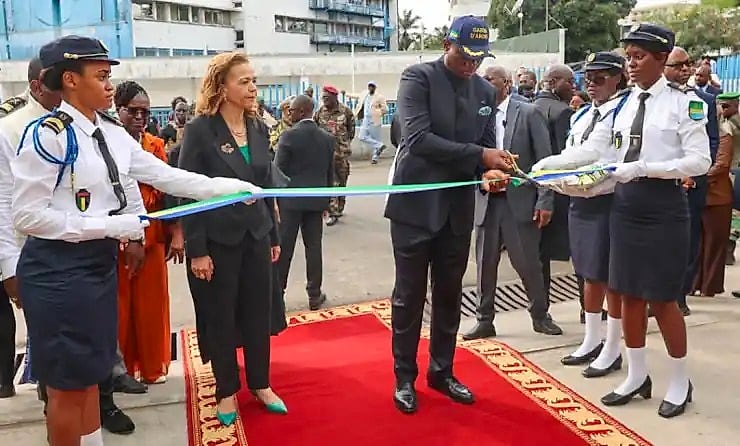 Cérémonie d'inauguration d'un centre médical à Libreville avec le président gabonais