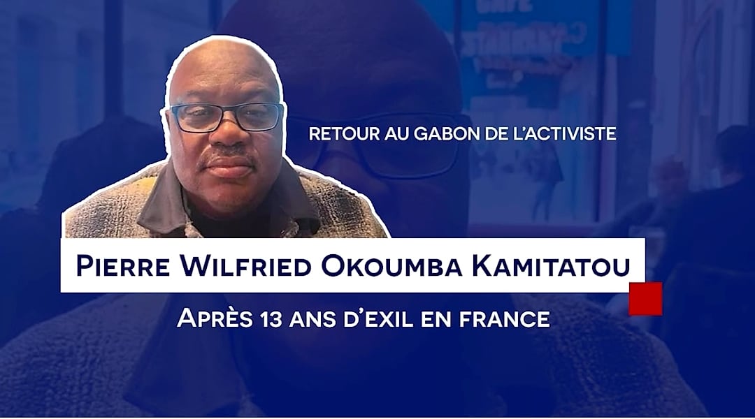 Voyageur arrivant à l'aéroport de Libreville avec ses bagages