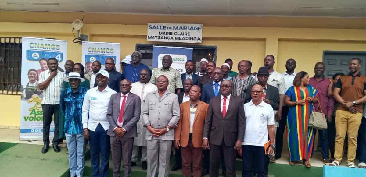 Réunion de sensibilisation de la CNAMGS avec des membres de couches socioprofessionnelles à Tchibanga.