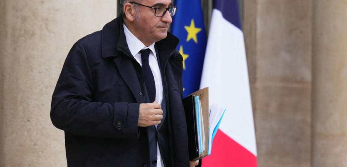 Vue de l'hémicycle de l'Assemblée nationale française pendant une séance de vote