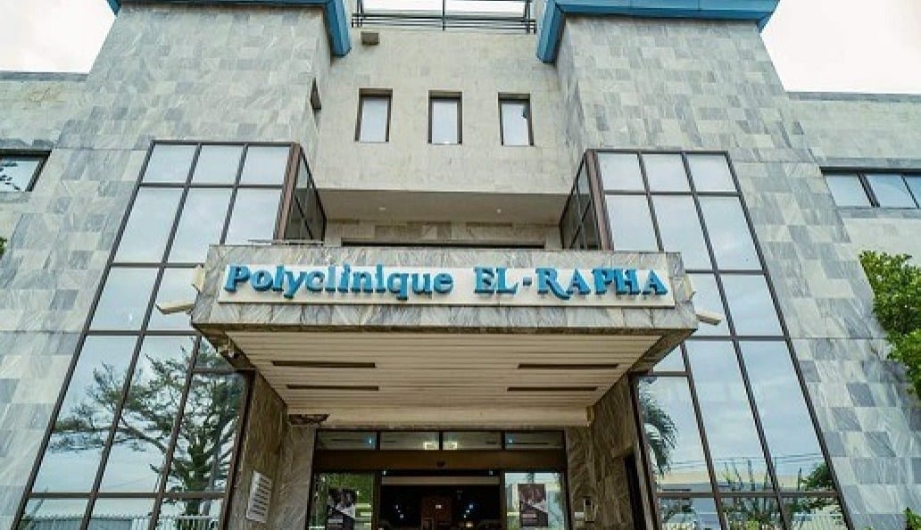 Vue extérieure d'une polyclinique à Libreville