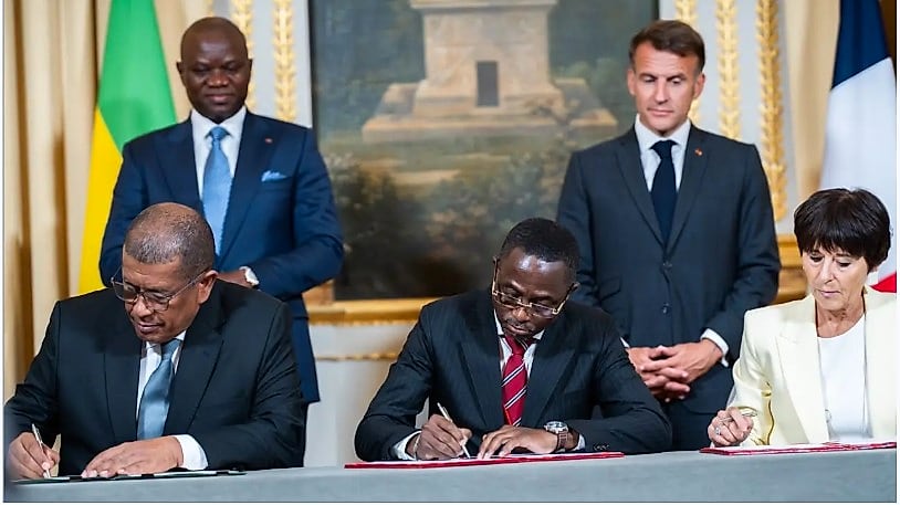 Rencontre officielle entre les présidents du Gabon et de la France