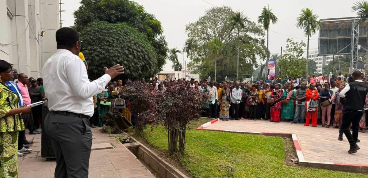 Façade d'un bâtiment administratif public en Afrique centrale