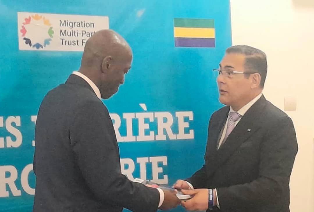 Cérémonie officielle de remise d'un document au ministre de la Justice du Gabon