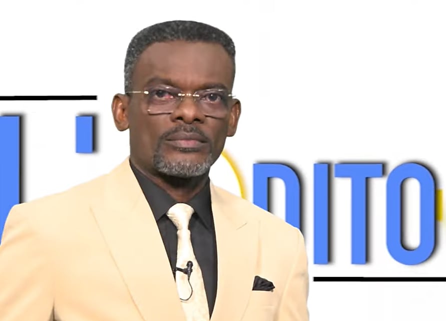 Bureau de vote au Gabon lors d'un scrutin, électeurs en attente.
