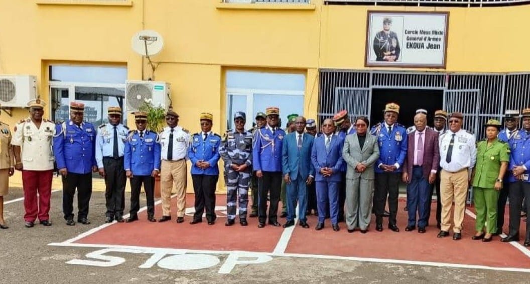 Officiers de la Gendarmerie nationale gabonaise réunis lors d'une cérémonie officielle