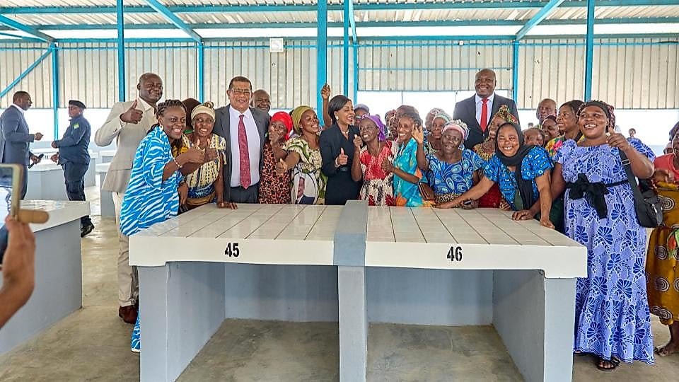 Cérémonie officielle d'inauguration de bâtiments à Moanda au Gabon