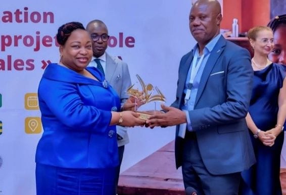 Délégation officielle gabonaise lors d'une cérémonie diplomatique à Dakar